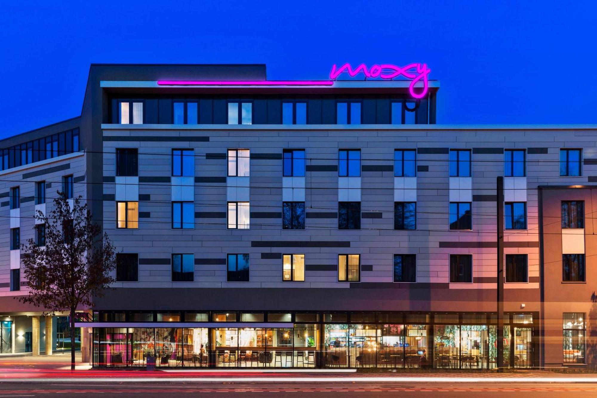 Moxy Duesseldorf South Hotel Exterior foto
