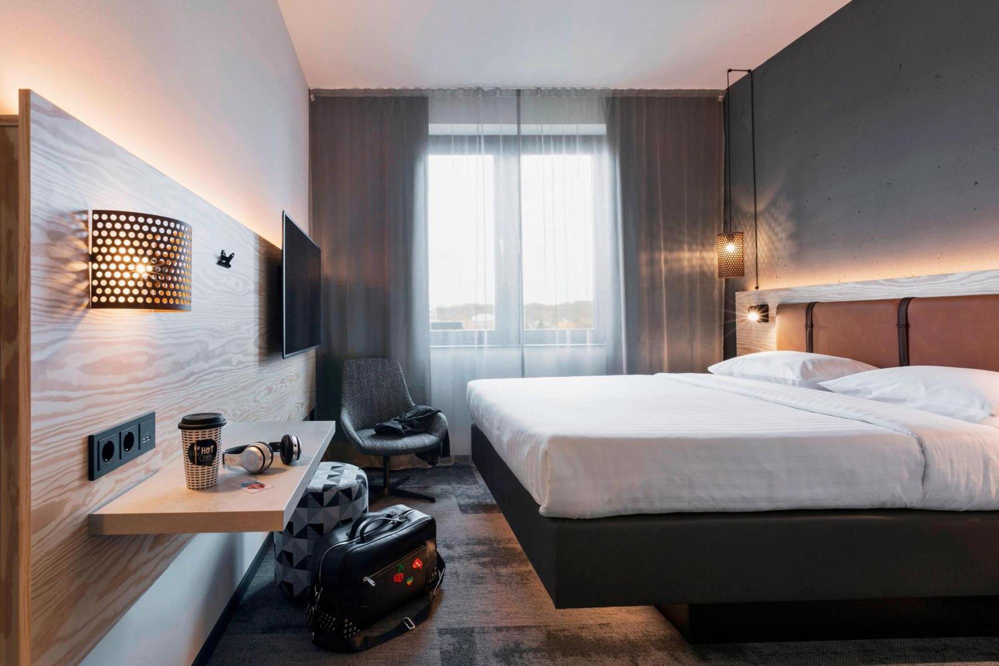 Moxy Duesseldorf South Hotel Exterior foto