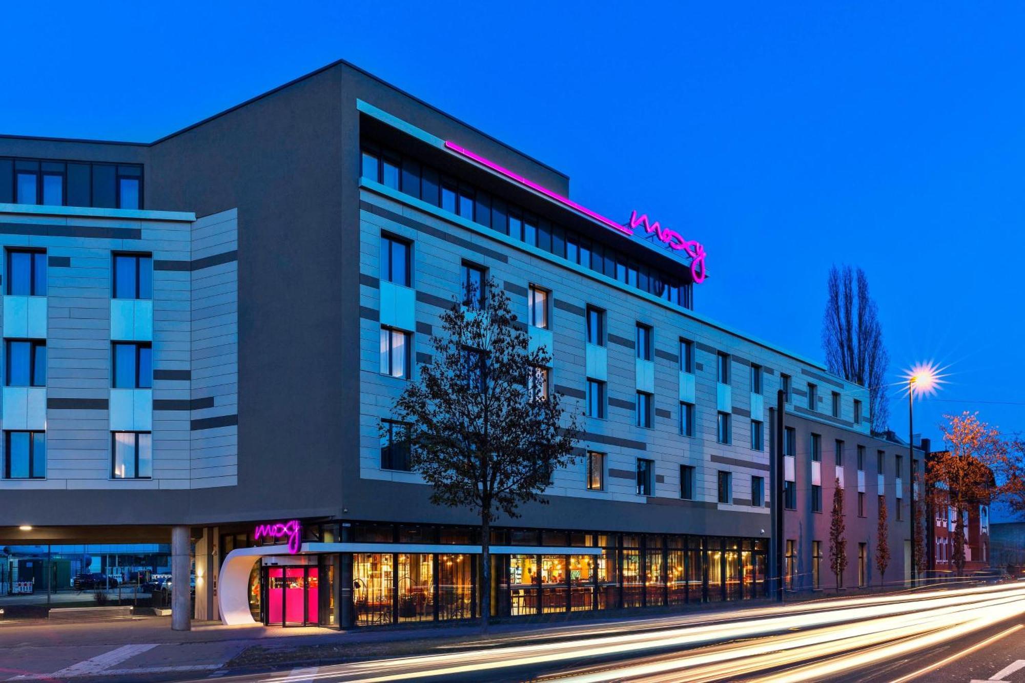Moxy Duesseldorf South Hotel Exterior foto